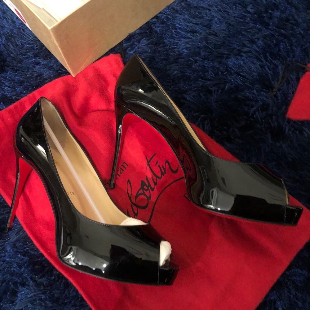 Christian Louboutin blk patent peep toe size 39